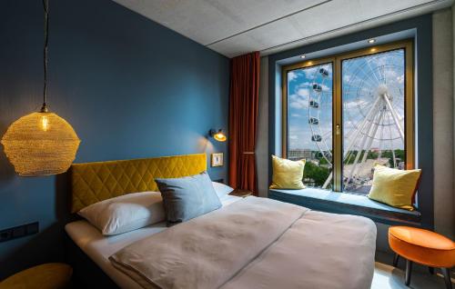 room-image