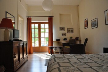 room-image