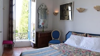 room-image