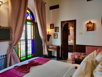 room-image