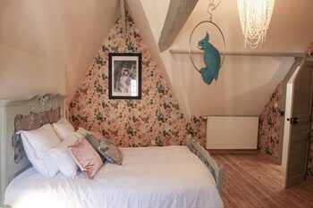 room-image