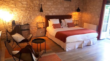 room-image