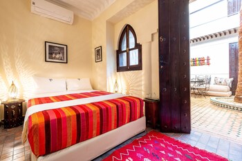 room-image