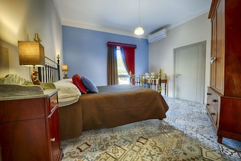 room-image