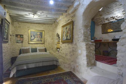 room-image