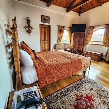 room-image