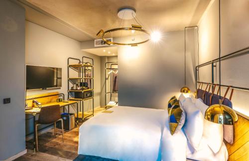 room-image