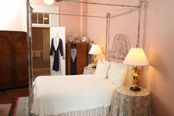 room-image