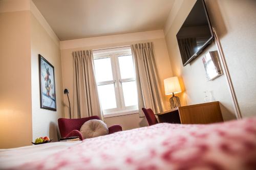 room-image