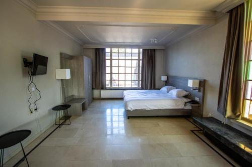room-image