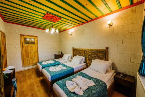 room-image