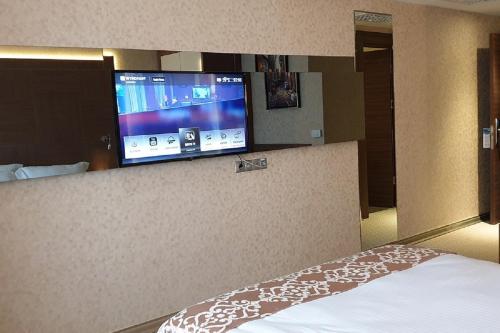 room-image
