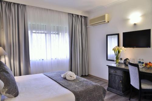 room-image