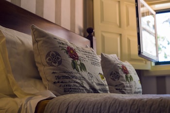 room-image