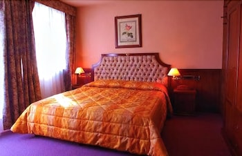 room-image
