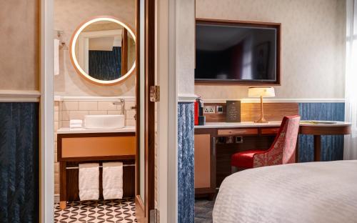 room-image