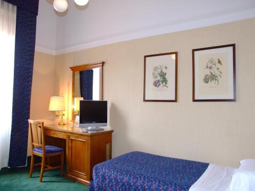 room-image