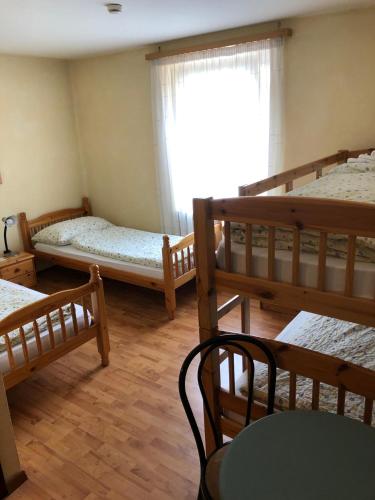 room-image