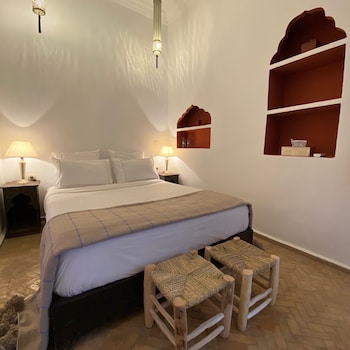 room-image