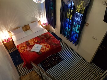 room-image
