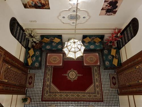 room-image