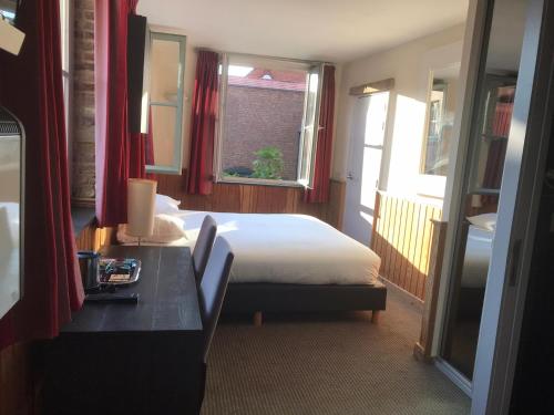room-image
