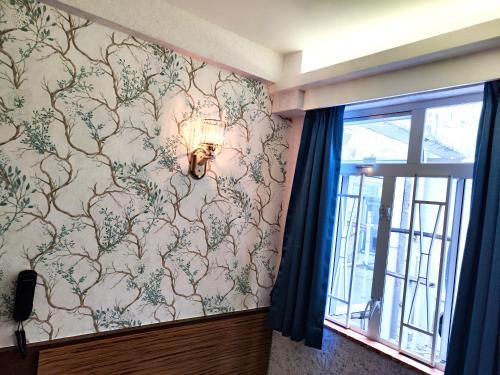 room-image
