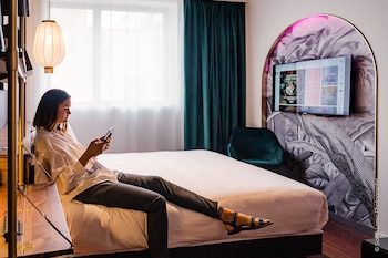 room-image