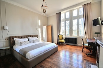 room-image