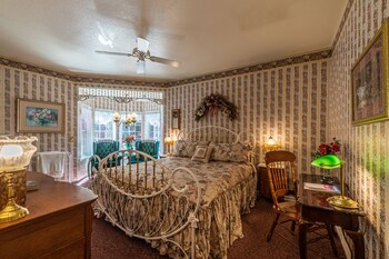 room-image