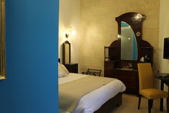 room-image