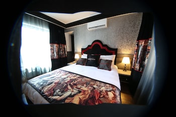 room-image