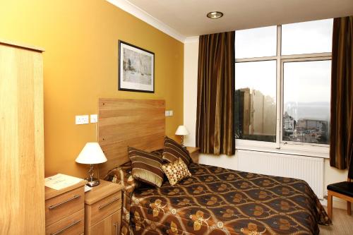 room-image
