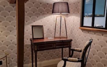 room-image