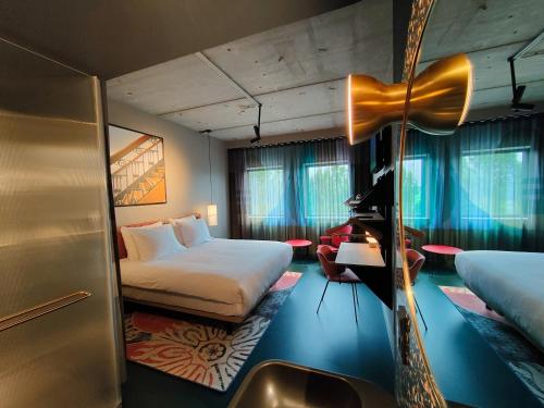 room-image