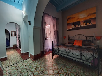 room-image