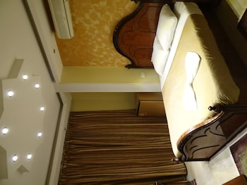 room-image