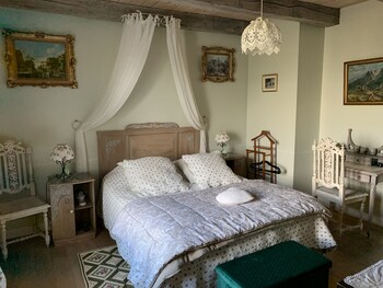 room-image