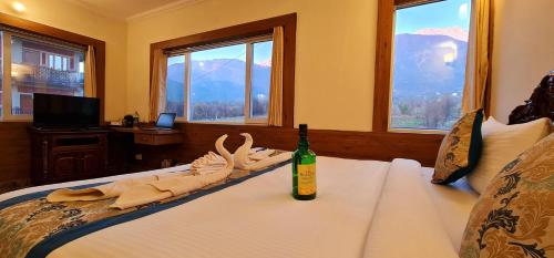 room-image