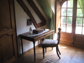 room-image