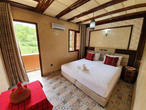 room-image