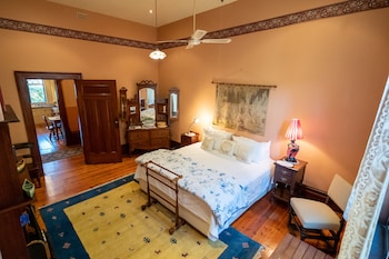 room-image
