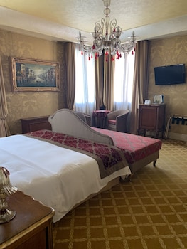 room-image