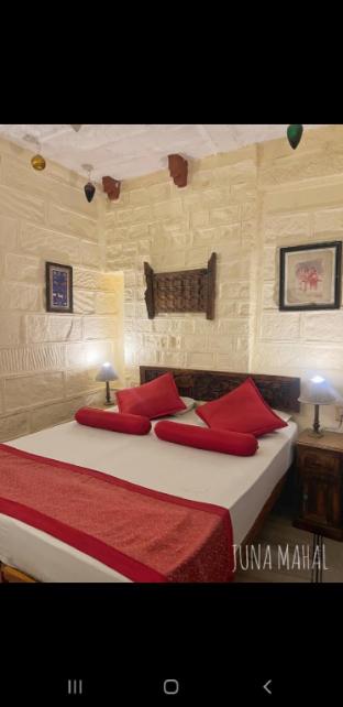 room-image
