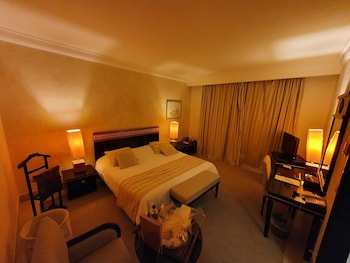 room-image