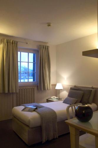 room-image
