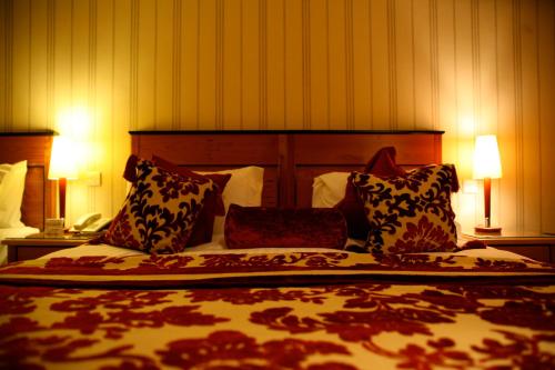 room-image