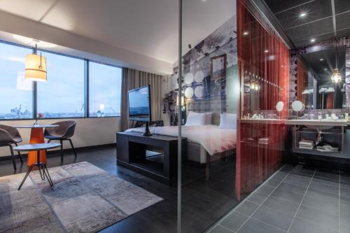 room-image