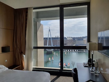 room-image