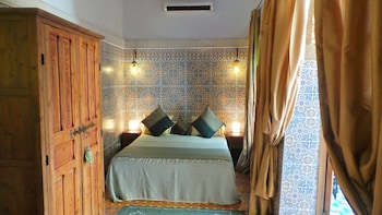 room-image